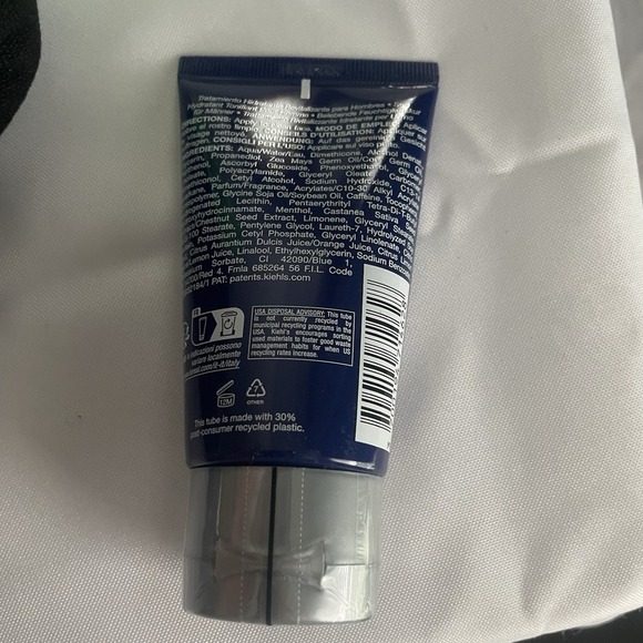 Kiehl's Facial Fuel Energizing Moisture Treatment For Men & Face Wash With Bag - Picture 3 of 11